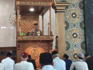 Sholat Jum’at Keliling, Kapolsek Bekasi Barat Sampaikan Himbauan Kamtibmas di Masjid Daarul Falah