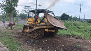 Polres Metro Bekasi Kota Dukung Ketahanan Pangan, Aipda Mugiyono Pantau Pengolahan Lahan Jagung di Padurenan
