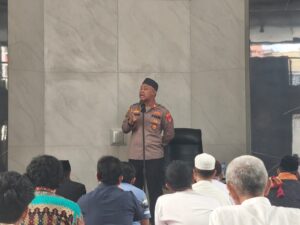 Kapolsek Bekasi Barat Ajak Orang Tua Awasi Penggunaan Handphone Anak Saat Jumat Keliling