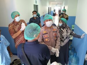 Kapolsek Bantar Gebang Dukung Pembukaan Dapur SPPG Cimuning 2 dan Santunan Anak Yatim