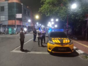 POLSEK RAWALUMBU GELAR PATROLI MALAM KRYD, CIPTAKAN SITUASI KONDUSIF DI WILAYAH BEKASI TIMUR DAN RAWALUMBU