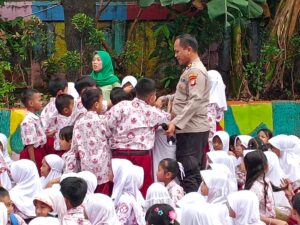 Polsek Metro Penjaringan Ajak Siswa SDN 03 Pejagalan Belajar Tentang Anti-Bullying & Sikap Baik di Sekolah