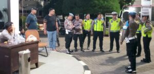 POLSEK RAWALUMBU GELAR PATROLI SEKALA BESAR CEGAH KEJAHATAN JALANAN DI WILAYAH HUKUM KOTA BEKASI