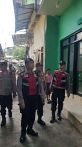Patroli Jalan Kaki Polsek Pademangan Perkuat Program “Jaga Lingkungan” di Kawasan Permukiman