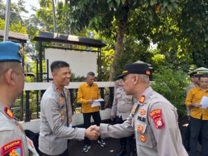 Silaturahmi Waka Polres Metro Bekasi Kota di Polsek Bekasi Barat Tekankan Disiplin dan Tanggung Jawab Anggota