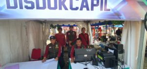 Hadir di Dongdang Adu Beduk, Disdukcapil Bekasi Layani Cetak KTP hingga Aktivasi IKD