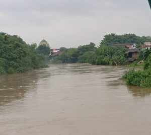 Debit Kali Bekasi Naik Drastis, Status Siaga Ditetapkan Kamis Pagi