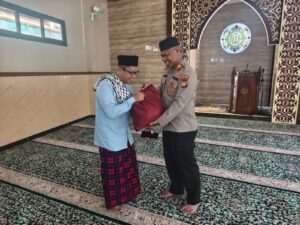 Rabu Berkah Kapolsek Bekasi Barat Berikan Santunan Kepada Anak Yatim di Kotabaru