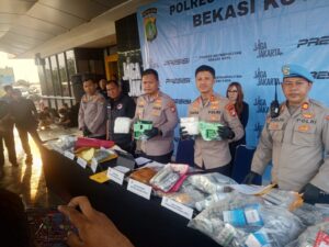 Polres Metro Bekasi Kota Ungkap 102 Kasus Narkoba & Obat Keras, 121 Tersangka Diamankan”