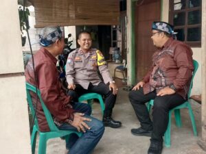 Jaga Jakarta On The Spot Bhabinkamtibmas Bintara Polsek Bekasi Barat Ajak Warga Aktifkan Siskamling untuk Cegah Tawuran