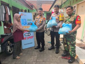 Kapolsek Bekasi Barat Gelar Jakarta On The Spot di Jakasampurna, Ajak Warga Cegah Tawuran dan Judi Online