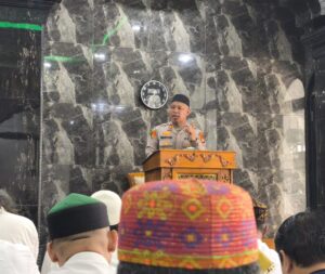 Jaga Jakarta On The Spot, Kapolsek Bekasi Barat Sampaikan Pesan Kamtibmas di Masjid Baiturrahman
