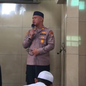 Jaga Jakarta On The Spot, Kapolsek Bekasi Barat Sampaikan Pesan Kamtibmas Usai Sholat Jumat di Masjid An Nur
