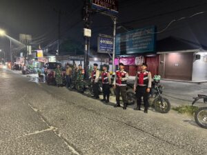 Berikan Rasa Aman Masyarakat Polsek Bekasi Barat Gelar Patroli Bersama Koramil  01 Kranji
