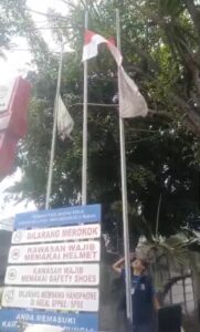 BIADAB ! Bendera Merah Putih Robek Berkibar di SPBE Medan Satria Bekasi, Manager Malah Ngamuk dan Usir Wartawan
